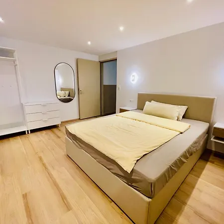 Leo מלון דירות 3*