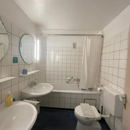 מלון דירות Leo 3*