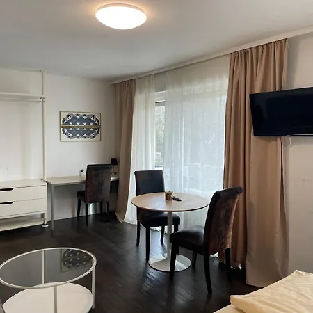 מלון דירות Leo 3*